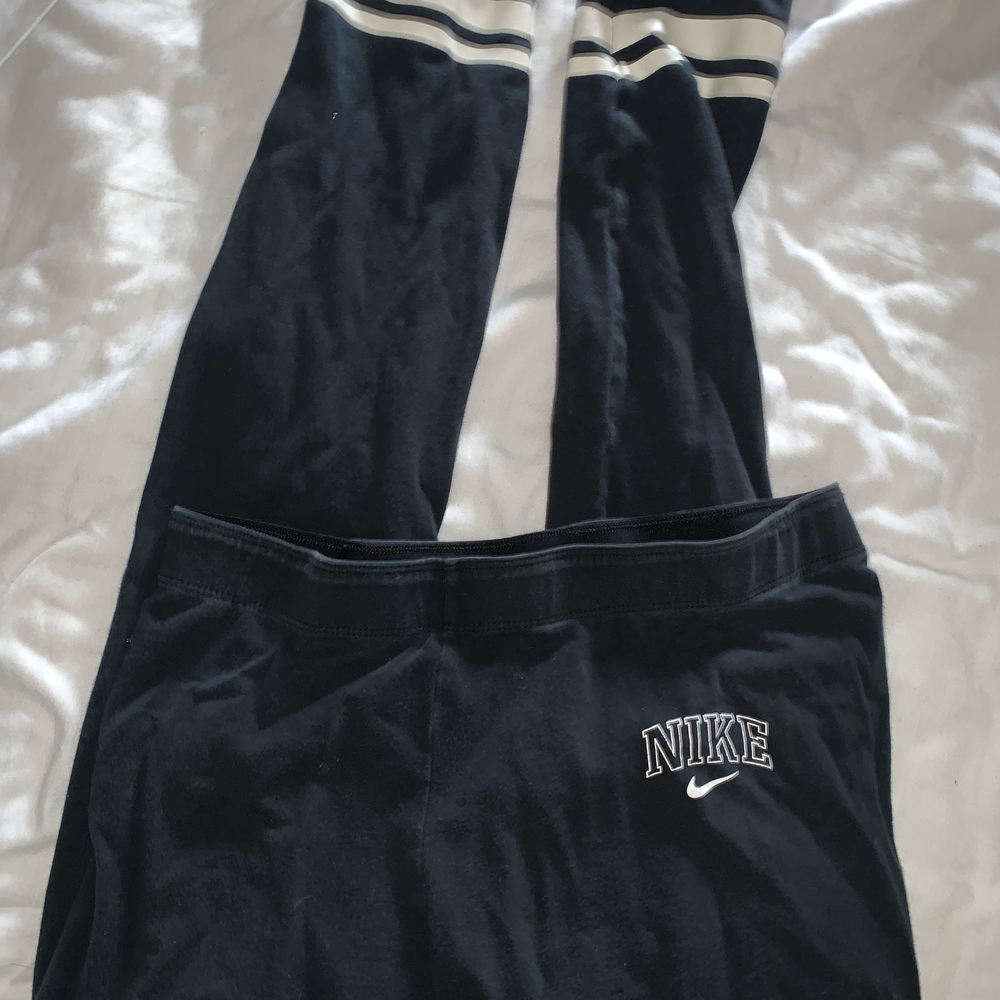 Women's Size M Black and White Nike Striped Leggings